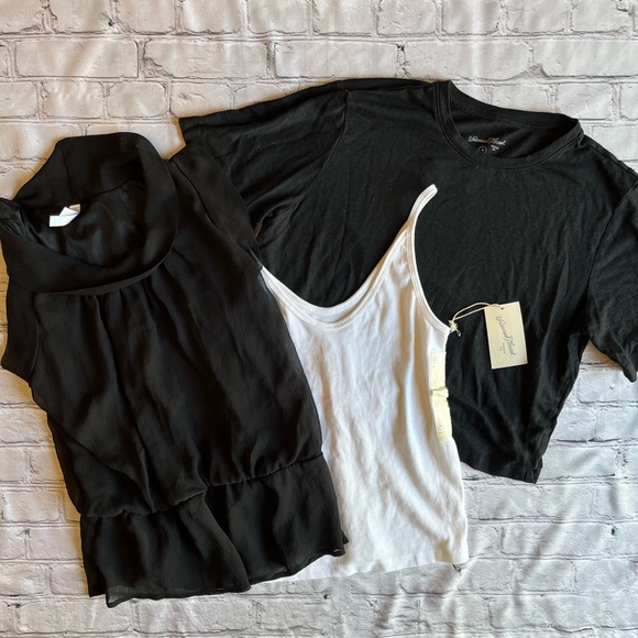 Lot of 3 Tops Blouse Target Classic Medium Bundle
All new
One sleeveless, - Picture 1 of 14